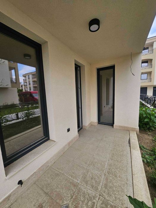 Тристаен апартамент със собствен двор - кв. Кършияка