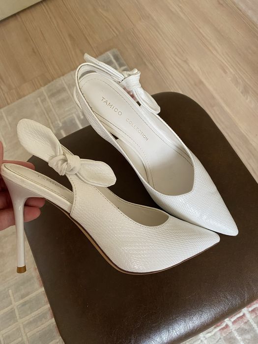 Әйелдерге арналған туфли сатылады