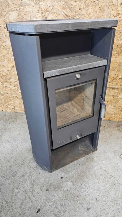 Vând Soba tip semineu