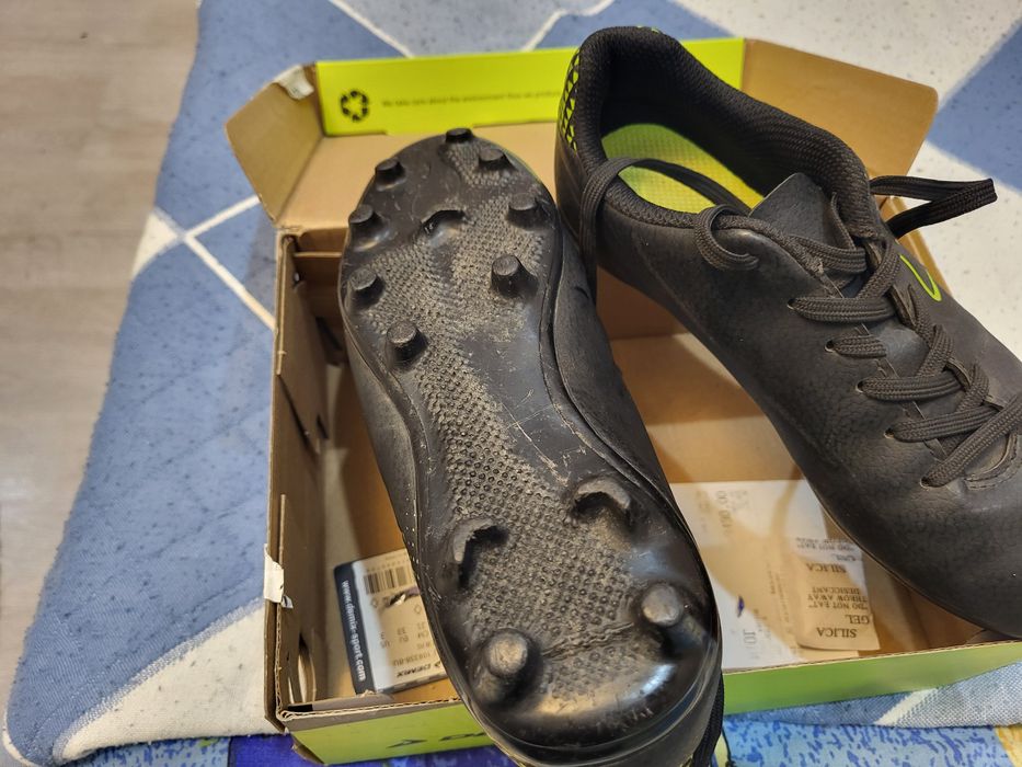 Продам бутсы 33 размер 7000