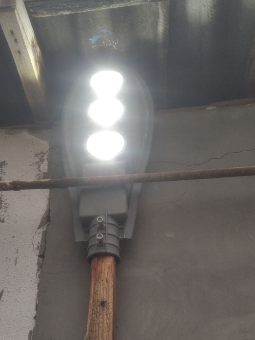 Фонарь продаёца для участка очень хорошый торг есть