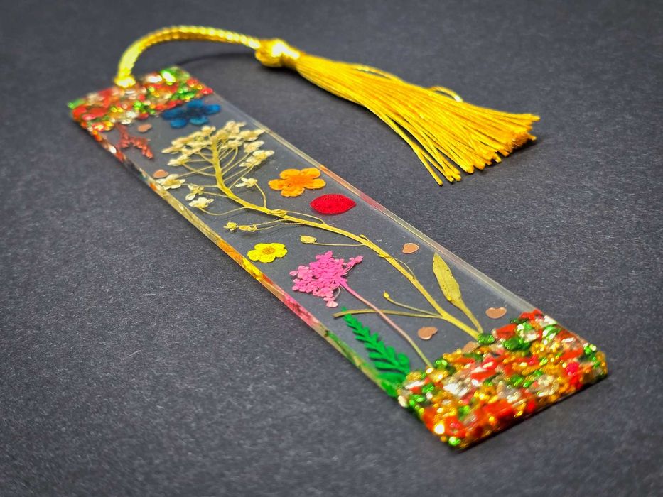 Книгоразделител от епоксидна смола с цветя