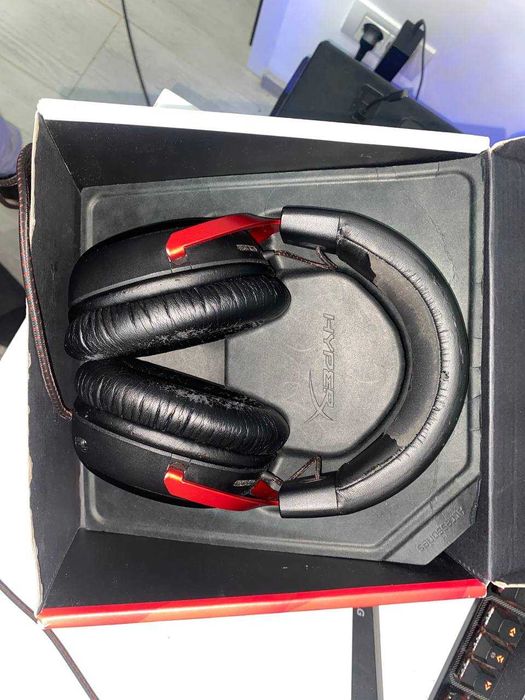Vand casti HyperX Cloud 3