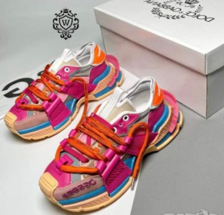 Стилни дамски сникърси