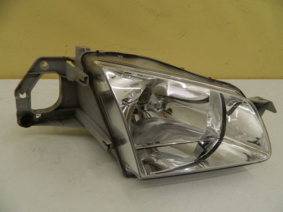 Far dreapta Mazda 323, 1998, 1999, 2000, 2001, 2002, 2003