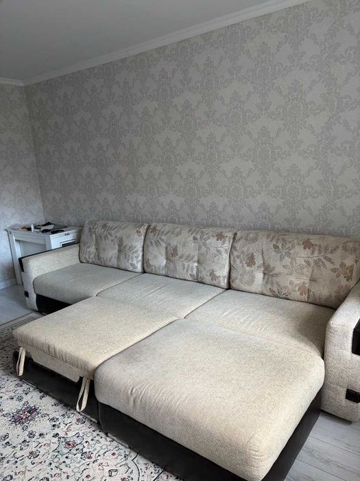 Продается диван для гостиной