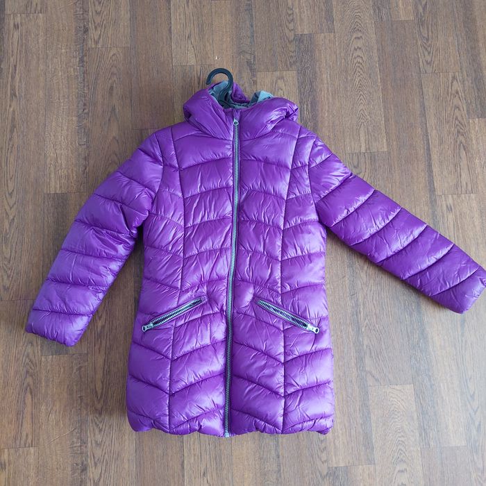 Продам комбинезон и куртки на девочку  от 5 до 10 лет