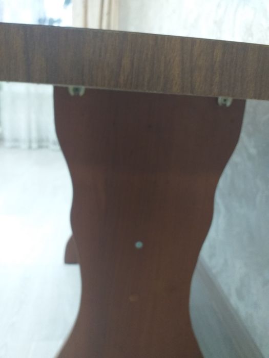 Продаётся стол .