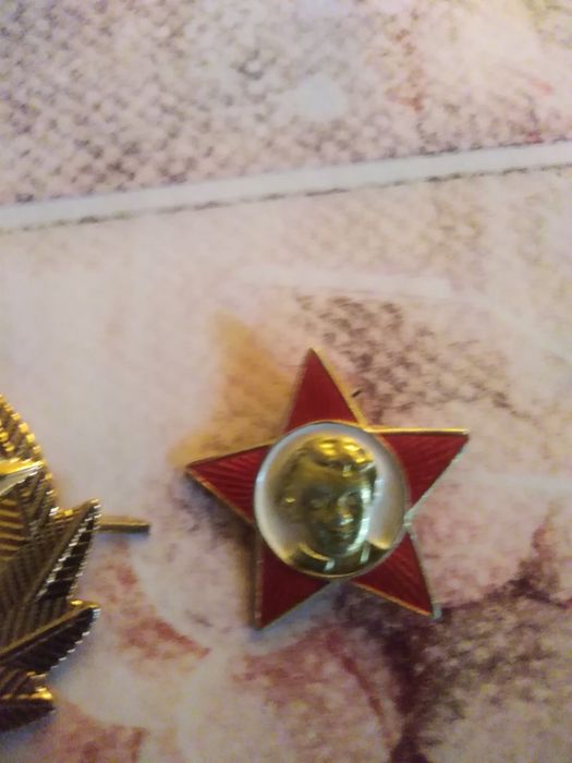 Продам два советских значка