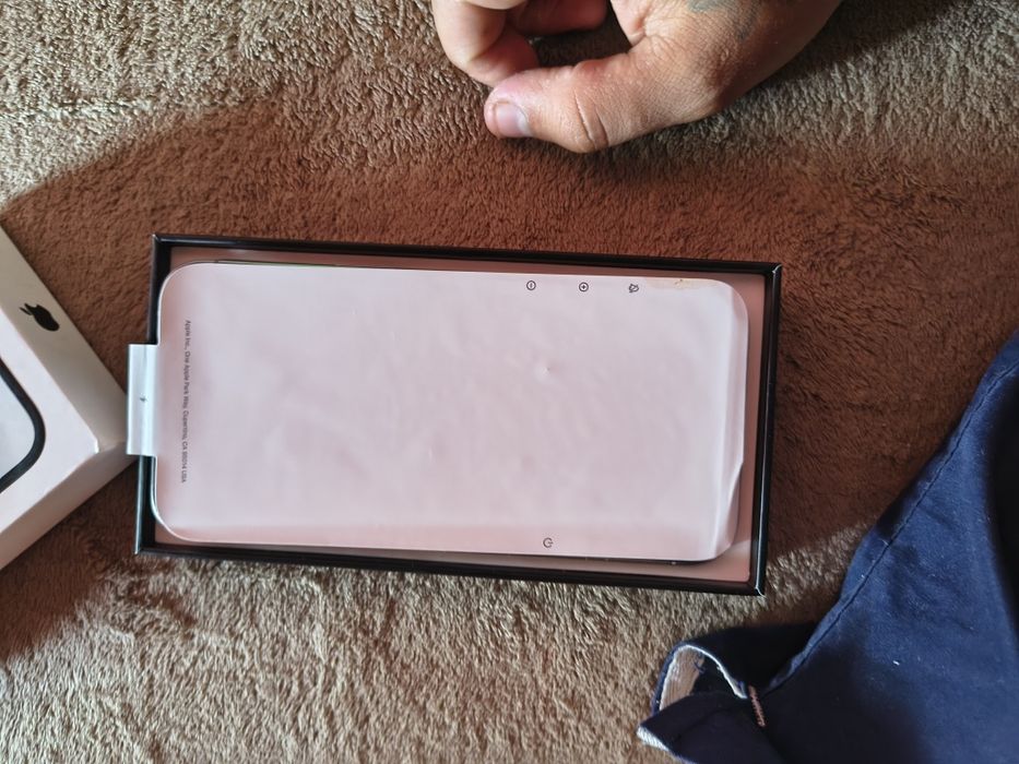 Vând iPhone 16 pro max și iPhone 15 pro