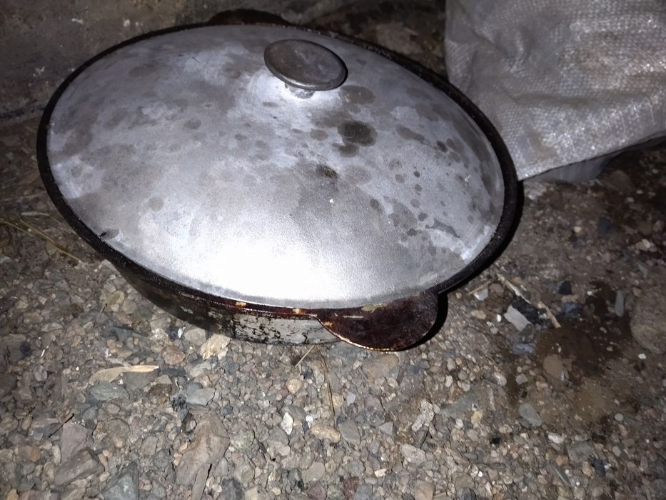 Козонок с крышкой продам