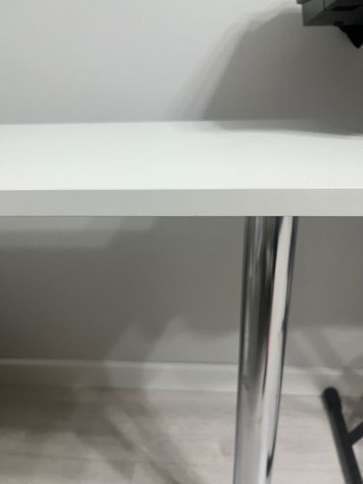 Продам стол маникюрный белый