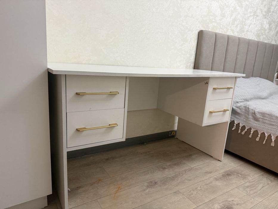 Продам стол срочно