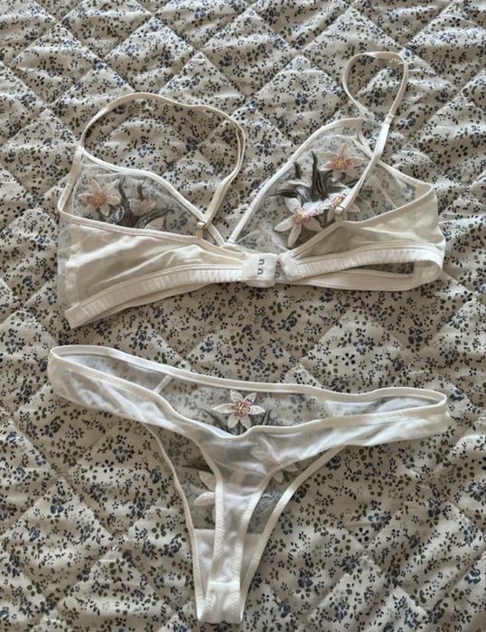 Set lenjerie alb cu broderie