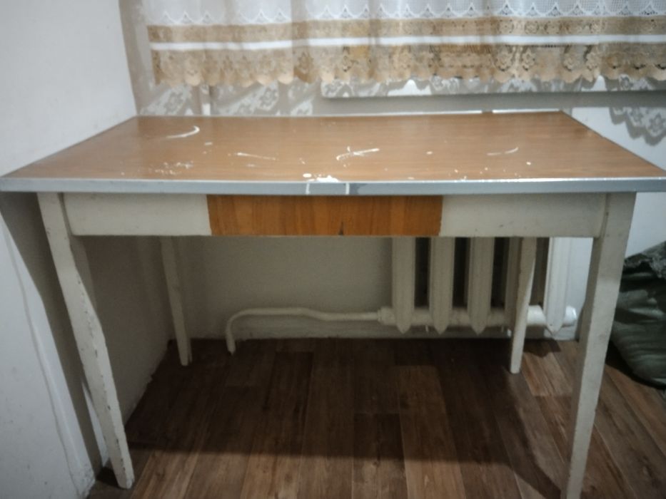 Продам стол кухонный