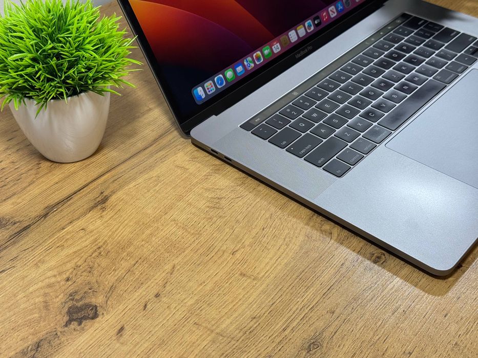 Macbook pro 16 i7 16ozu 512ssd Radeon graphics