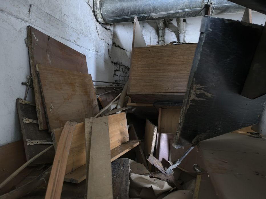 Отдам даром старую мебель,двери