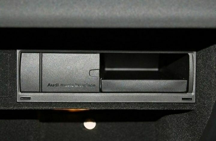 Cablu auto multimedia Ami original Audi  Usb OE