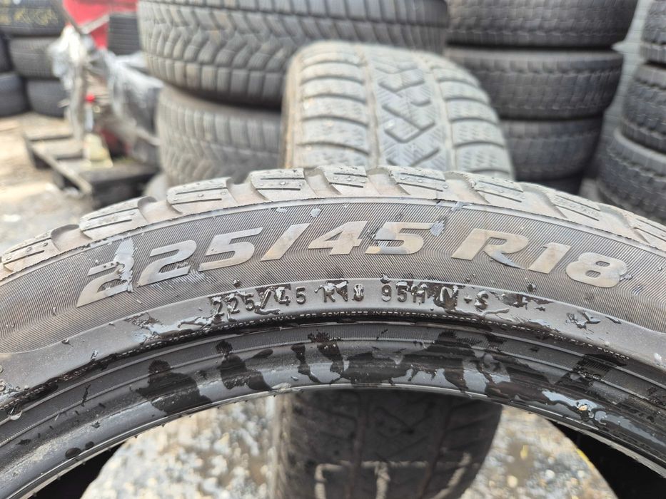 2 Anvelope de IARNA - 225/45/18 - PIRELLI - Stare buna DOT 2020 RFT