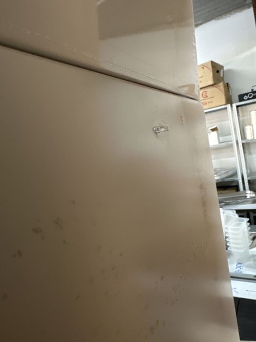 Холодильный шкаф