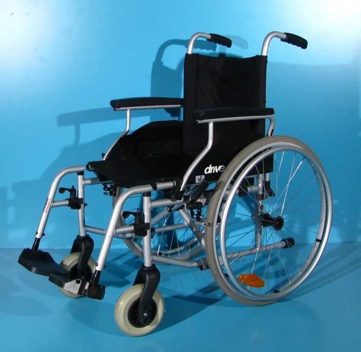 Scaun cu rotile handicap Drive - latime sezut 44 cm