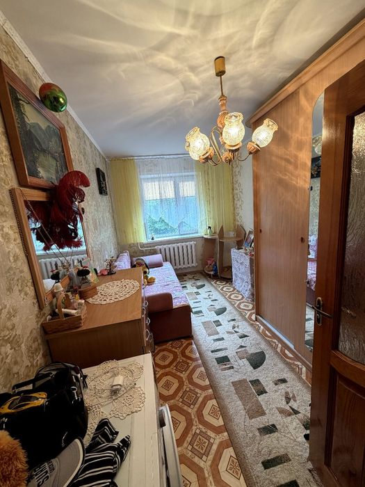 Продается 3-комн (3-50, 2 эт)