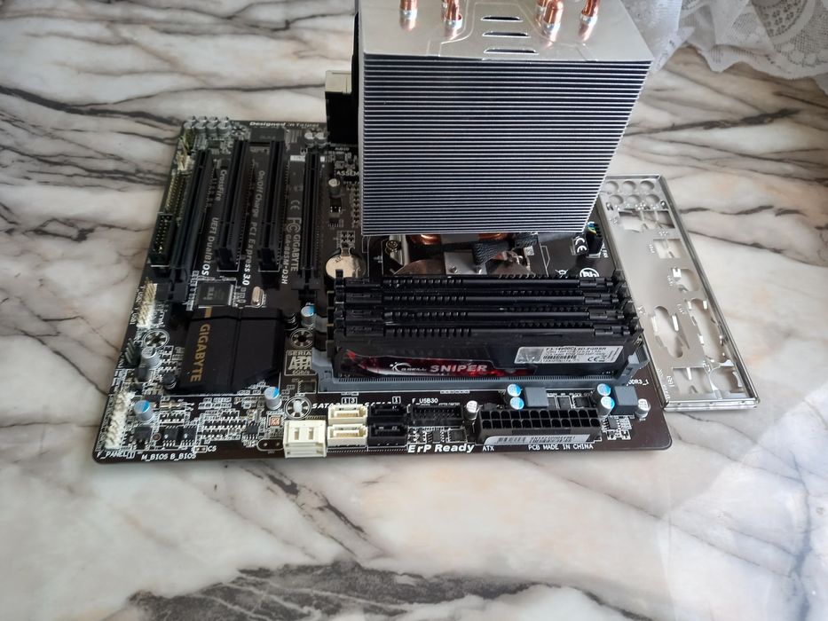 Дъно GIGABYTE B85M-D3H + Intel® Core i7-4790 +16gb ddr3