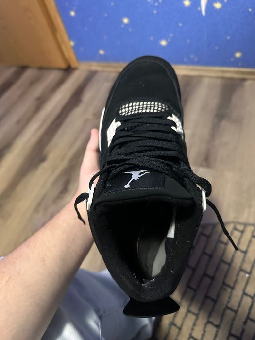 Jordan 4 white thunder