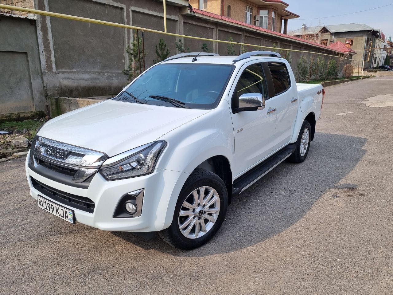 isuzu d max - Легковые автомобили - OLX.uz