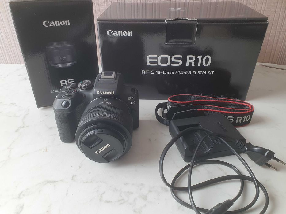 Продавам Canon Eos R10 с обектив Canon RF35mmF1.8 Macro IS STM