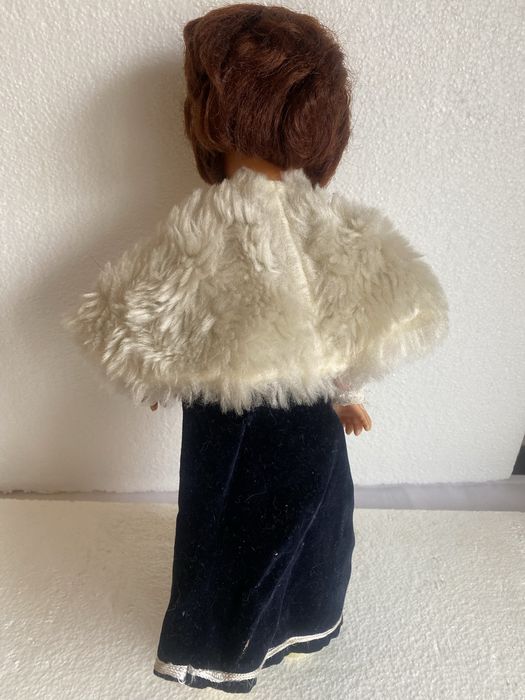 Papusa roscata cu ochi albastri