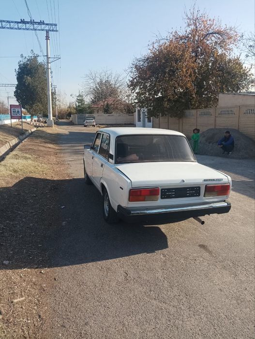 Vaz 2107 sotiladi