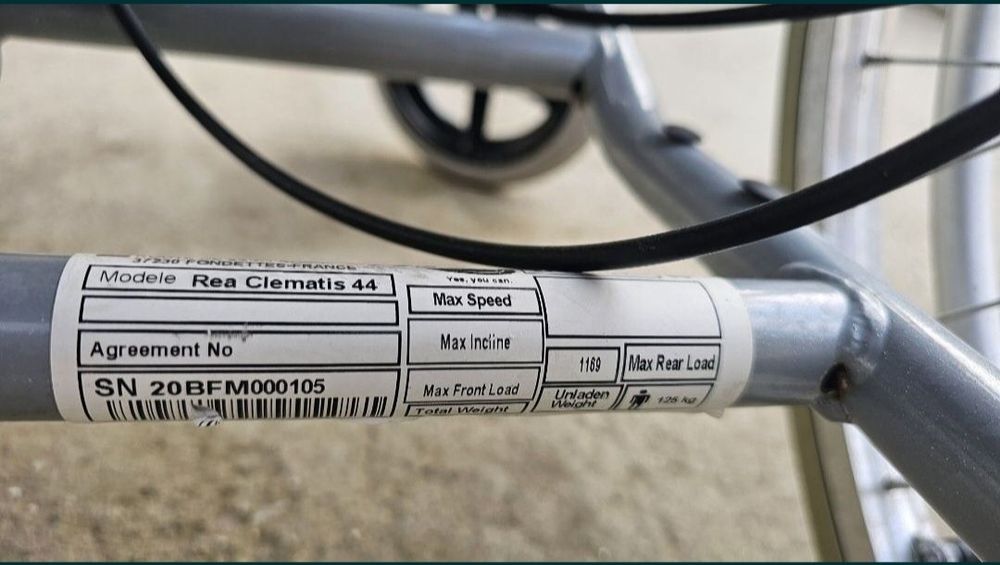 Fotoliu rulant/Scaun cu rotile cu poziție de odihnă