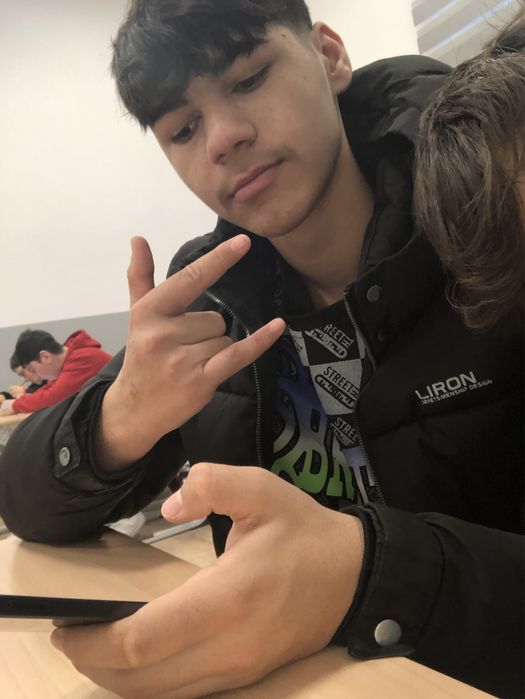 Vand menajera face de toate 24/24