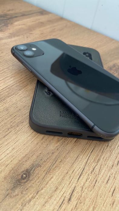 Продам 11 айфон