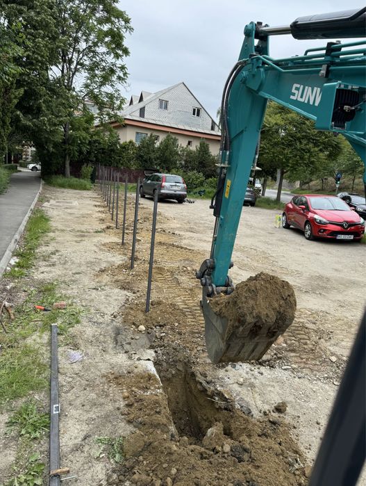 Miniexcavator de inchiriat