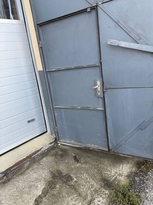 Двукрили метални  врати
