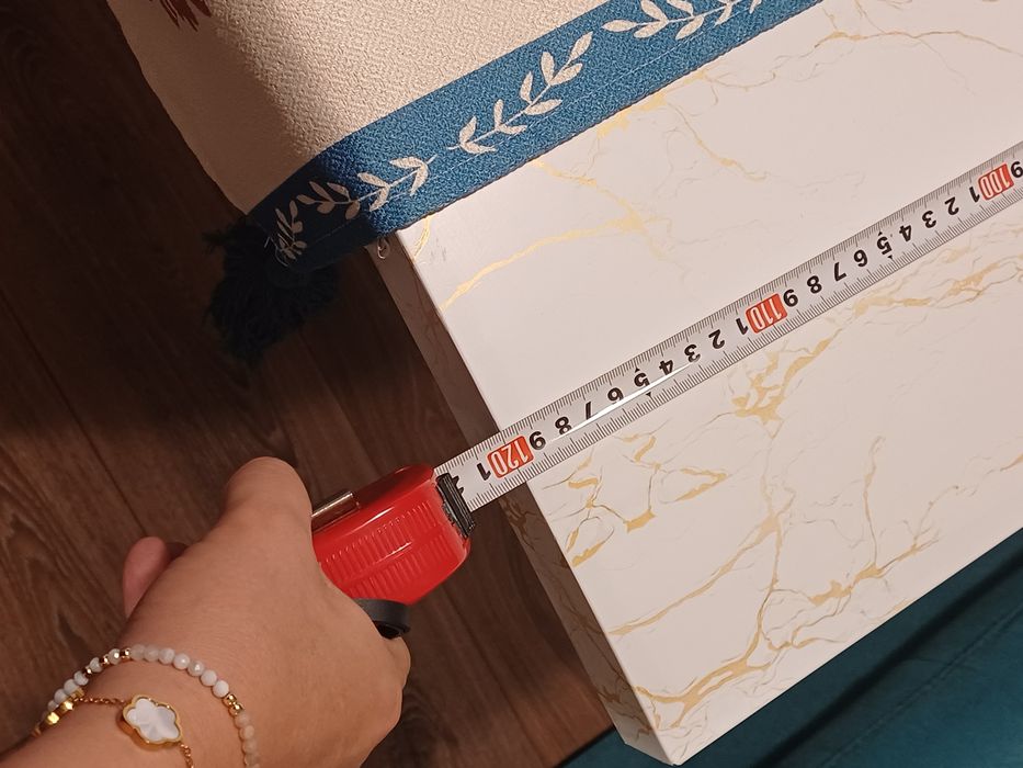 Трапезна маса-бяла