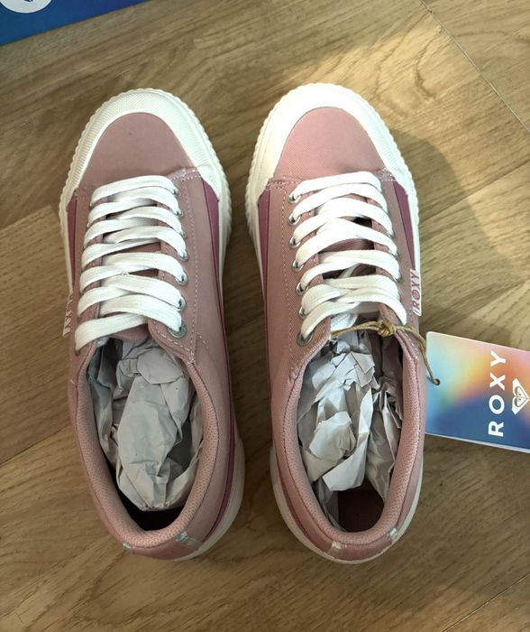 Чисто нови обувки Roxy