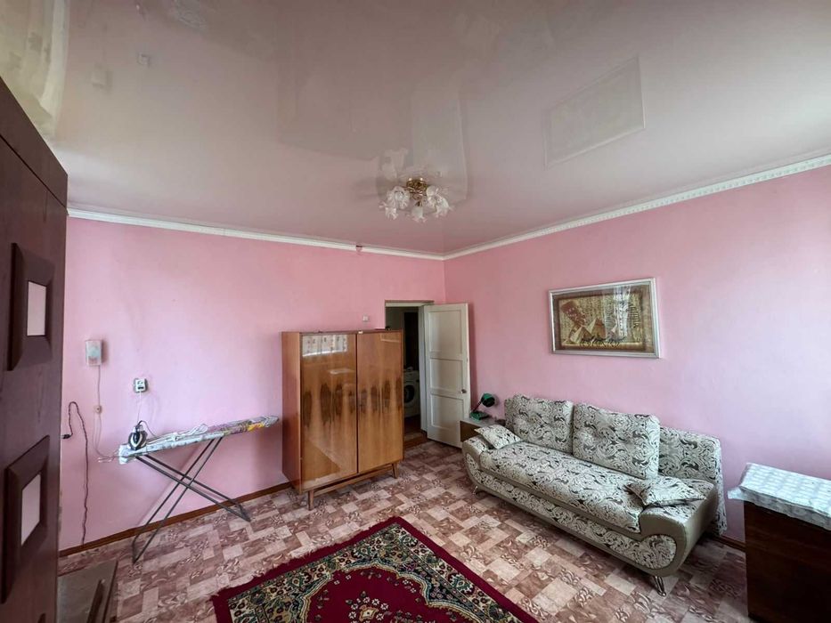 Продается  3-  комн квартира по адресу Царева  19