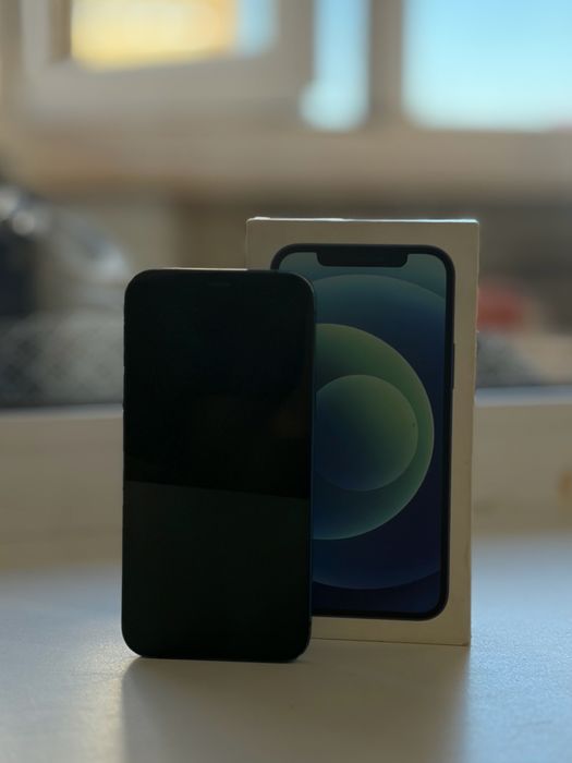 Продам iphone(айфон) 12 в отличном состояние