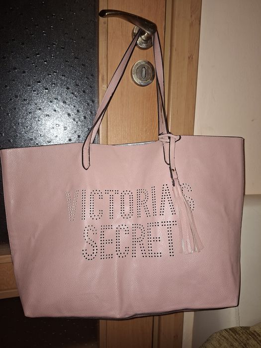Оригинални чанти,Guess,Moshino,Valentino