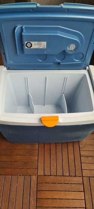 Хладилна чанта на12vплюс 220v