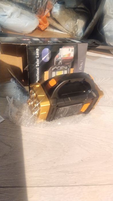 Фонарь с солнечной батареей