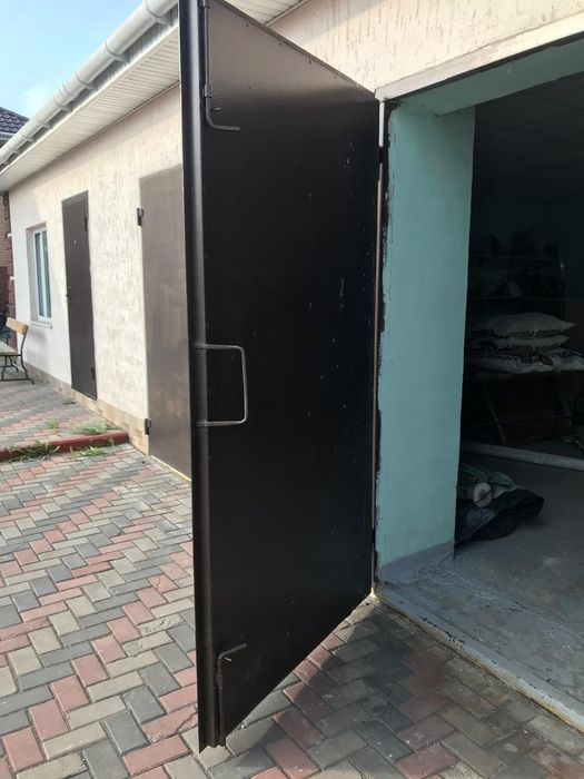Ворота гаражные металлические.