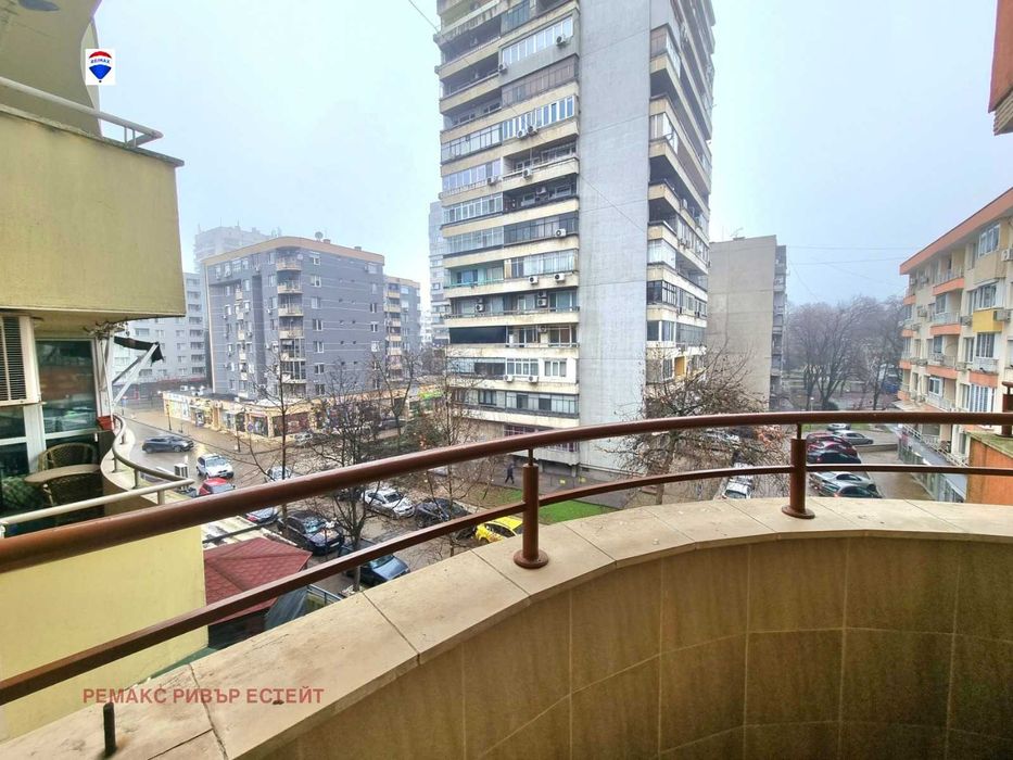 Продава се Тристаен апартамент в Русе, Възраждане - 86 кв.м за 1062 €/кв.м - Снимка #5