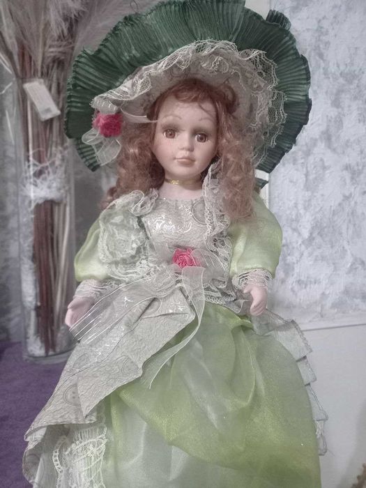 Красивые куклы  ( 350 тыс. одна ) .