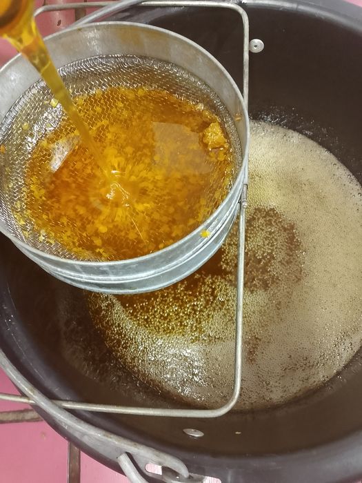 Продавам пчелен мед букет,  гр.Русе.