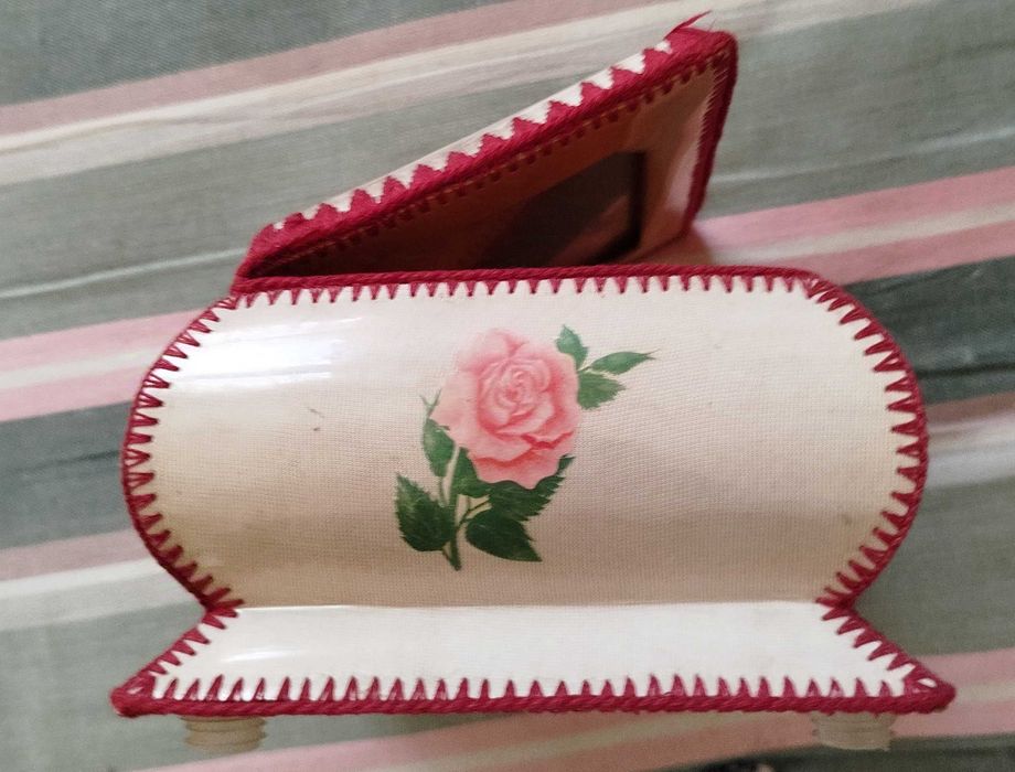 старинна, ръчно изработена кутия за бижута