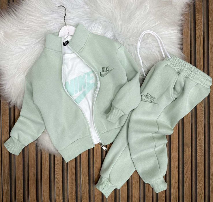 Детски спортен екип